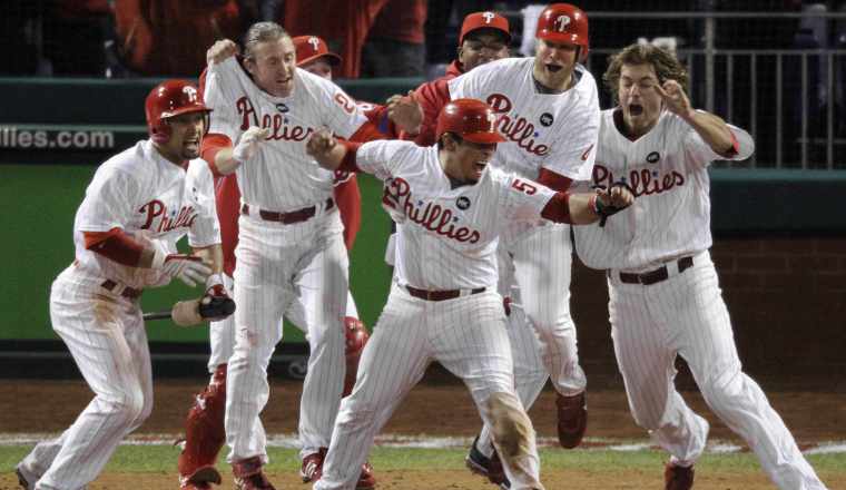 Carlos Ruiz ganó su única Serie Mundial en la campaña de 2008. Carlos Ruiz ganó su única Serie Mundial en la campaña de 2008. /Foto AP