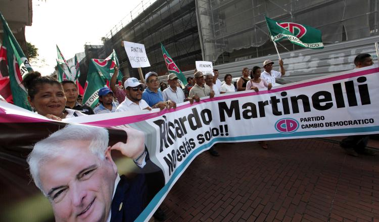 En las principales urbes del país, simpatizantes han salido a la calle a mostrar su apoyo a Martinelli. Archivo 