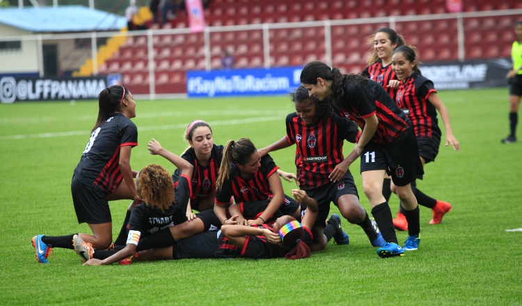 El Sporting San Miguelito venció 13-0 al equipo de la UTP. /Foto Anayansi Gamez