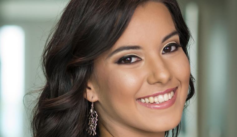 La encantadora señorita Natalia Isabel Reyes Dawson debutará en el Festival de Debutantes 2017 que, como es tradición, llevarán a cabo las Damas Guadalupanas el sábado 1 de julio en la Terraza Mar del Sur del Club Unión. Ella es hija del señor Carlos Rogelio Reyes Díaz y la señora Olga Isabel Dawson de Reyes.