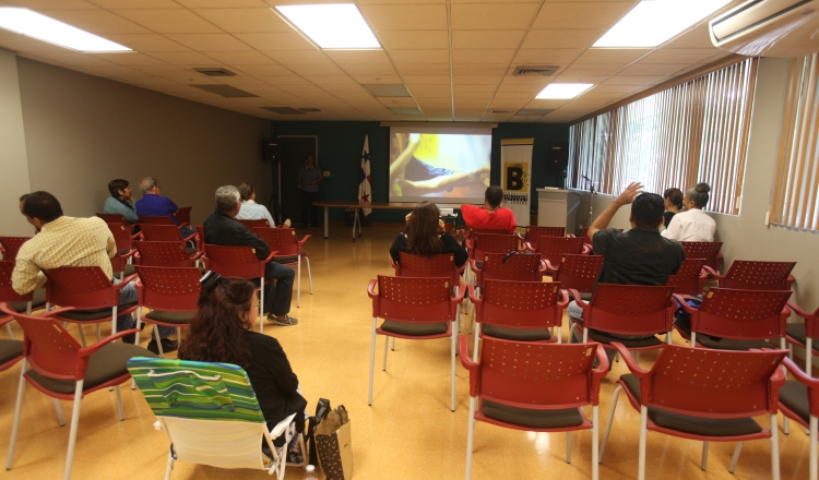 Escena del más reciente cine foro en la Biblioteca Nacional. Se realizan mensualmente desde el 2001. Son gratuitos. /Foto Aurelio Herrera Suira.