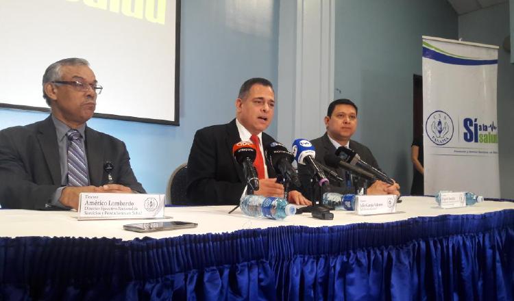 El subdirector de la CSS, Julio García, explica los avances. /Foto Cortesía