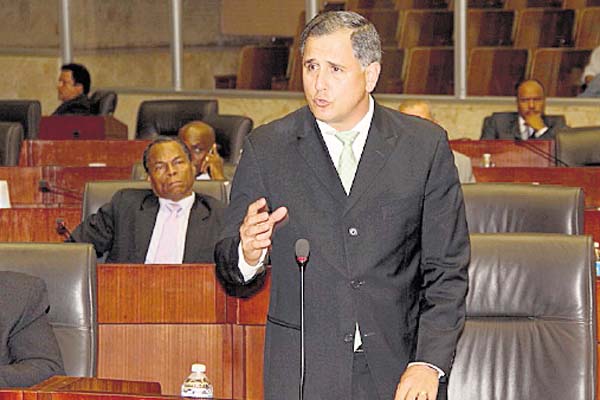 Arango podría presidir Asuntos Agropecuarios
