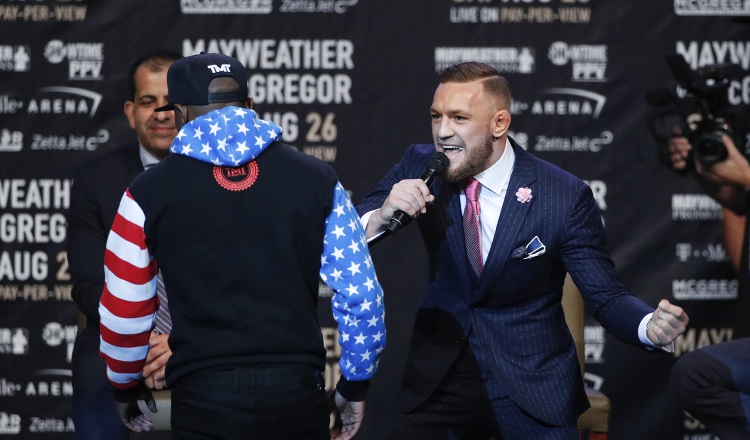 Conor McGregor confirmó el mensaje de su traje en Twitter. /Foto AP