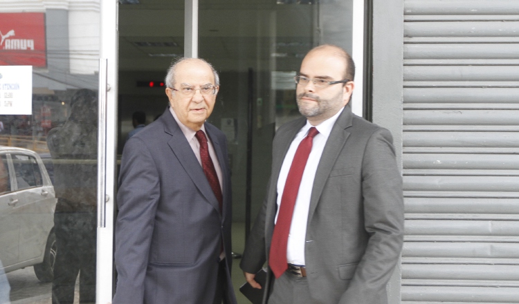 Gustavo García de Paredes, a su salida del edificio Avesa. /Foto Edwards Santos