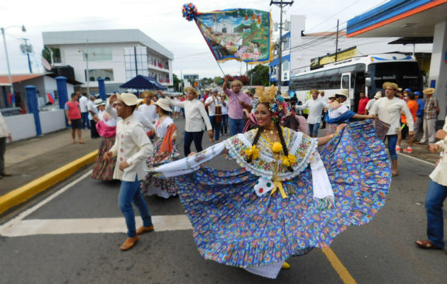 Participaron conjuntos folklóricos. Fotos: Zenaida Vásquez. 