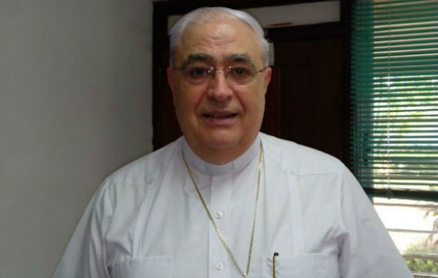 El cardenal José Luis Lacunza intercede por los cubanos para que el Gobierno les dé un estatus legal.