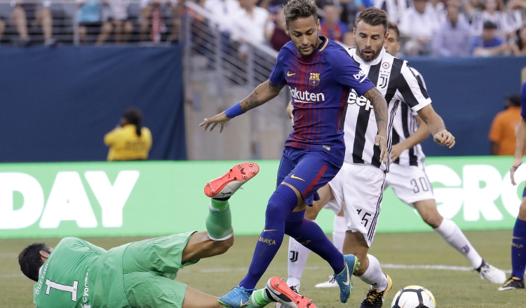 Neymar vacunó dos veces. AP