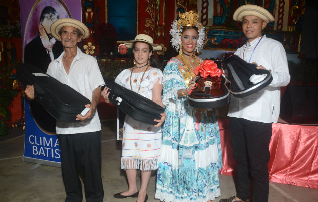 Ganadores del concurso de violines. Foto: Zenaida Vásquez 