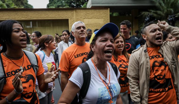 Militantes del Partido Popular apoyan a su líder. Militantes del Partido Popular apoyan a su líder. /Foto EFE
