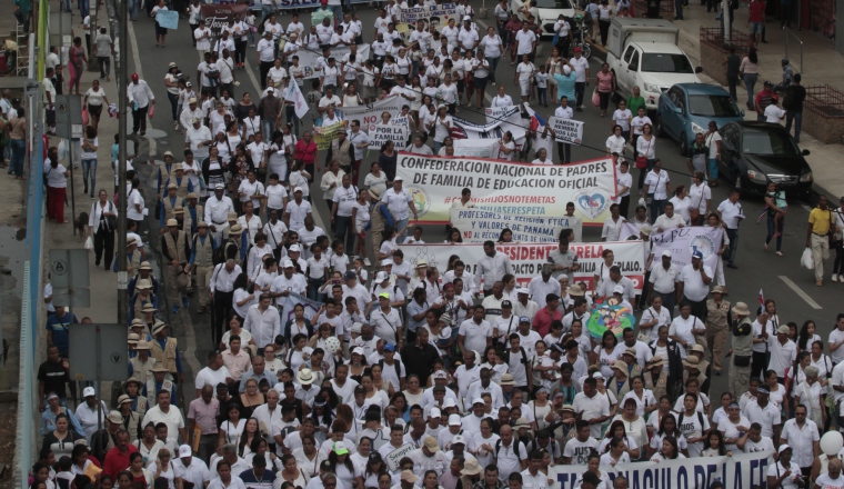 Grupos religiosos encabezaron marcha por la familia. Grupos religiosos encabezaron marcha por la familia. /Foto Víctor Arosemena