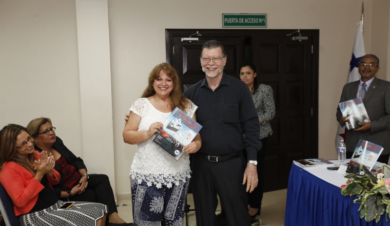 Escritores Silvia Fernández Risco y Enrique Jaramillo Levi. Escritores Silvia Fernández Risco y Enrique Jaramillo Levi. /Foto Josué Arosemena