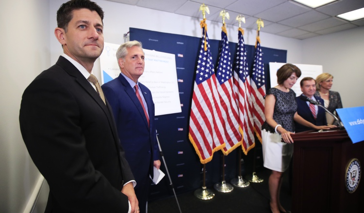 Miembros de la Cámara Baja de Estados Unidos en conferencia de prensa. /Foto AP