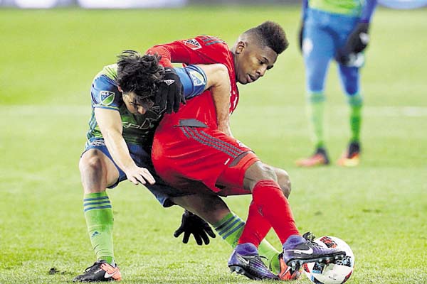 El colonense Armando Cooper está con Toronto FC