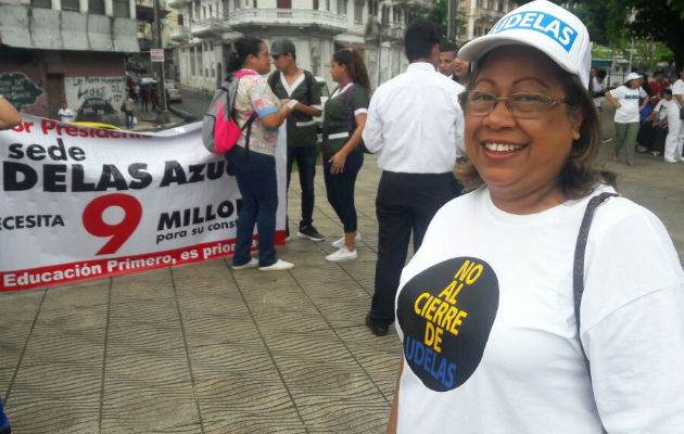 Exigen no al cierre de Udelas.