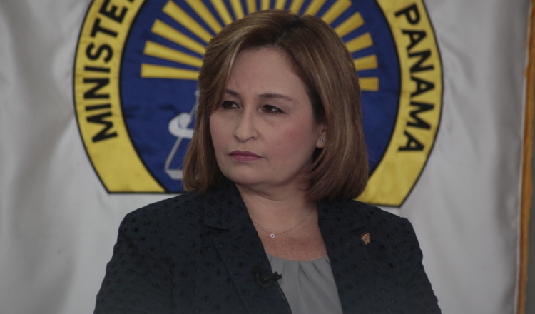 La procuradora general de la nación, Kenia Porcell, durante la conferencia de prensa emitida el pasado 1 de agosto sobre los sobornos. /Foto Víctor Arosemena 