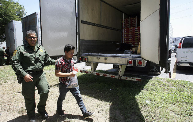 Los detenidos son un hombre y una mujer de nacionalidad cubana que ahora están bajo custodia de la Patrulla Fronteriza de Estados Unidos. FOTO/AP