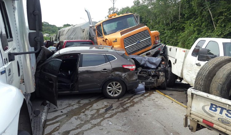 En el accidente, en el que perdió la vida Batista, se vieron involucrados siete autos. Archivo