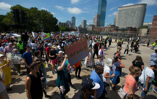 La policía de Boston estimó que unas 15,000 personas acudieron a la marcha hasta el Boston Common. FOTO/AP