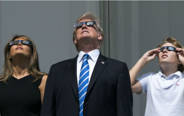 Donald Trump junto a Melania y Barron. Foto/ EFE