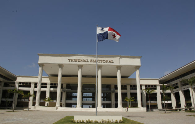 El CD designó a Rómulo Roux, José Raúl Mulino y Frank De Lima como sus representantes.