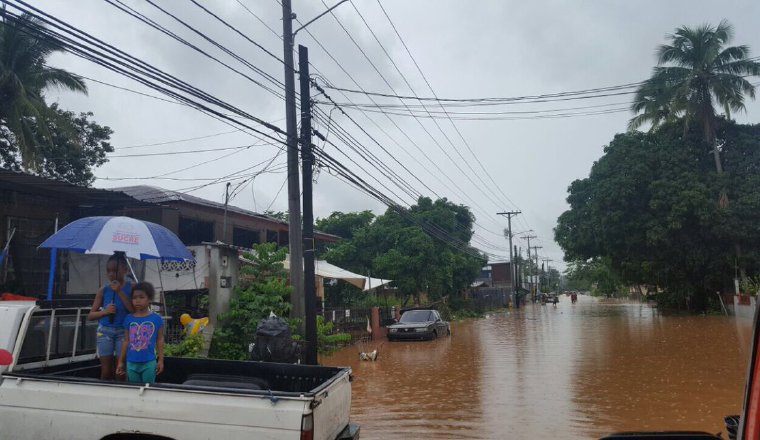 Casas, autos y familias estuvieron en peligro. Casas, autos y familias estuvieron en peligro. /Foto Sinaproc