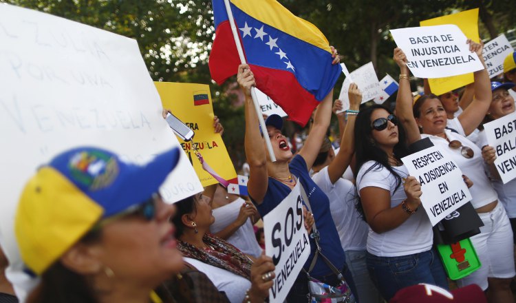 Venezolanos protestando en Panamá ante la situación crítica que se vive en su país. /Foto Archivo 