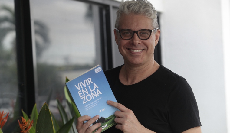 Este fue su primer libro de motivación. Lo publicó en 2006. Este fue su primer libro de motivación. Lo publicó en 2006.