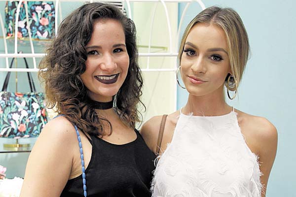 6. Ana Gabriela Carrizo y Carina Altamirano.