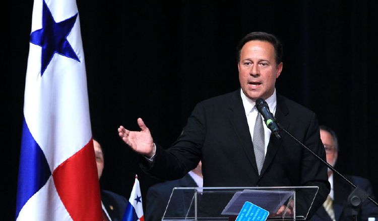 Juan Carlos Varela junto a los magistrados del Tribunal Electoral (TE) durante su discurso como proclamación como presidente de la República de Panamá.  Archivo 