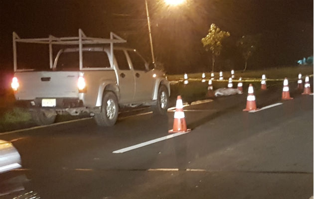 El hombre atropellado murió instantáneamente en el Espavé. Foto: Raimundo Rivera
