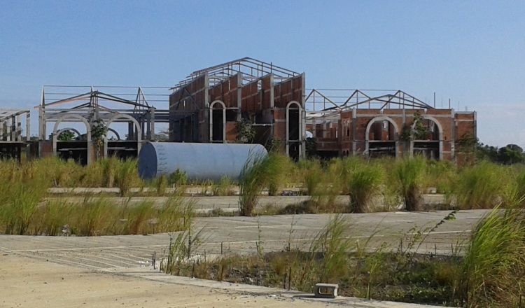 Estructuras de la ciudad judicial en P. Oeste, en el abandono. /Foto Eric A. Montenegro 