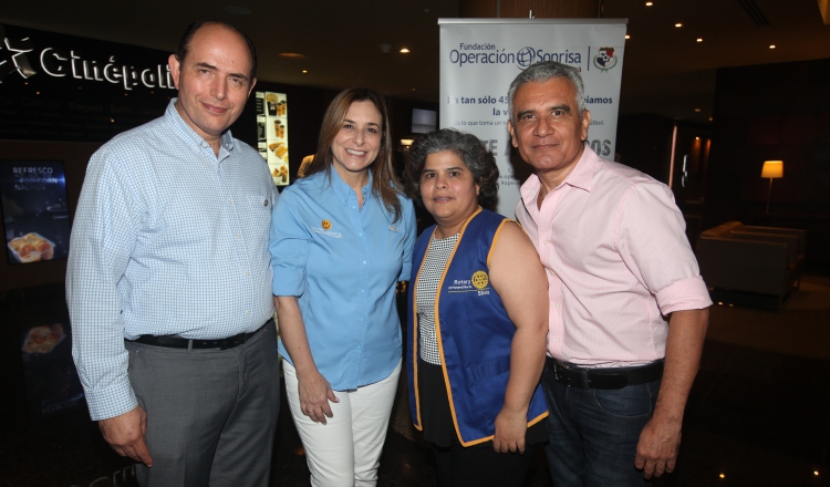 1. Ignacio Hernández, María Elena Berberian, Silvia Velarde y Víctor David Guerra.
