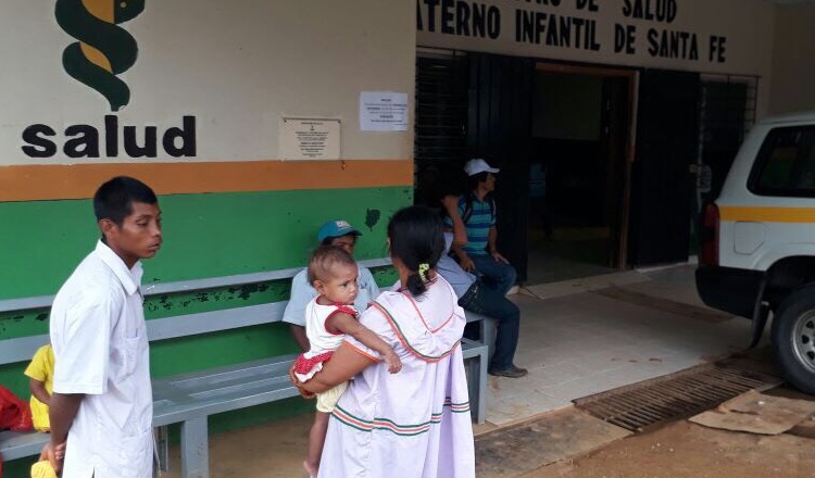 A algunos pacientes se les tuvo que  hospitalizar en el centro de salud del distrito de  Santa Fe. /Foto Víctor Eliseo Rodríguez 