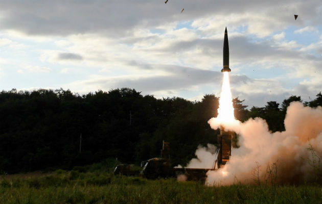 Corea del Norte lanzó un misil de alcance intermedio que sobrevoló el norte de Japón, pero que no supuso una amenaza para América del Norte. Foto: EFE