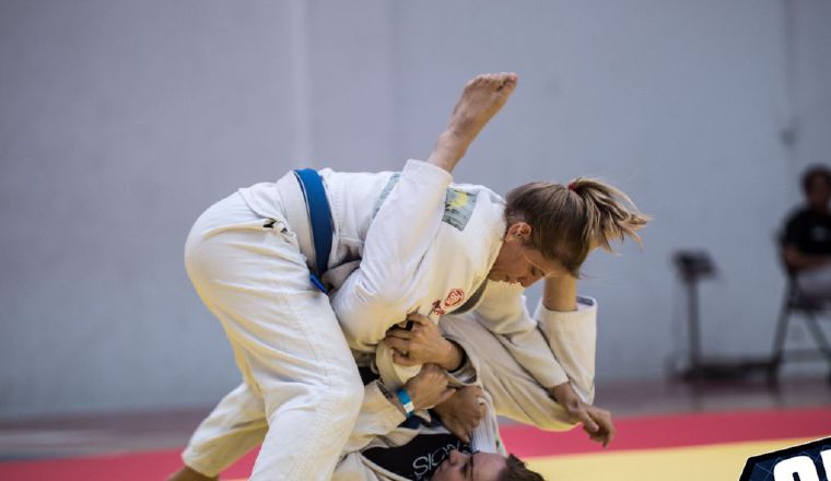 La cita es la plataforma perfecta para atletas de artes marciales. La cita es la plataforma perfecta para atletas de artes marciales. Game of Pain