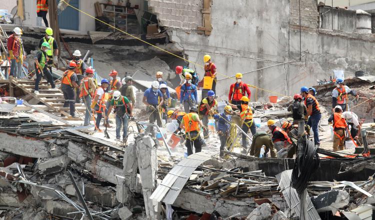 La labores de rescate sigue adelante con el apoyo internacional. /Foto EFE