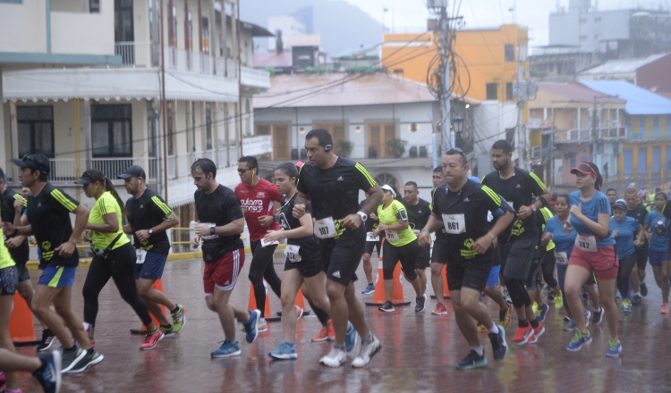 El inicio de la carrera fue bajo la lluvia. /Foto Cortesía