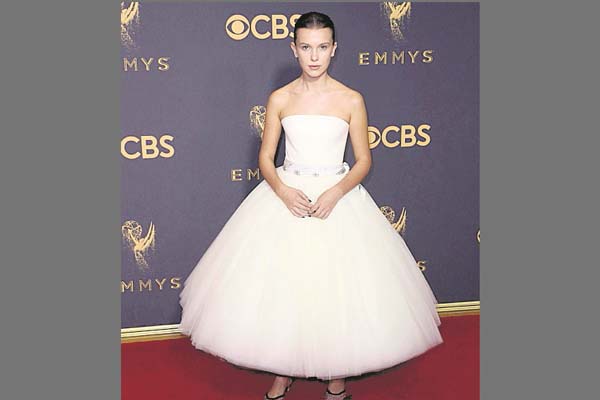 Millie Bobby Brown, vestida por Calvin Klein.