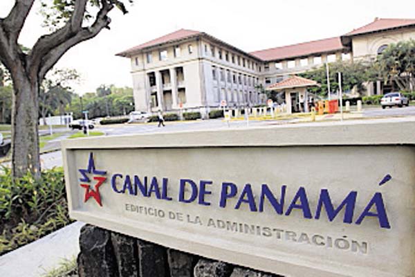 El Canal de Panamá busca potenciar la ruta con otros negocios