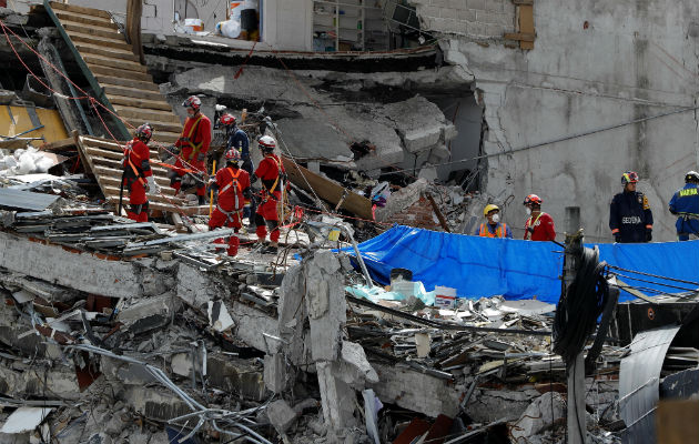 Los restos del edificio colapsado de Álvaro Obregón. Foto: EFE
