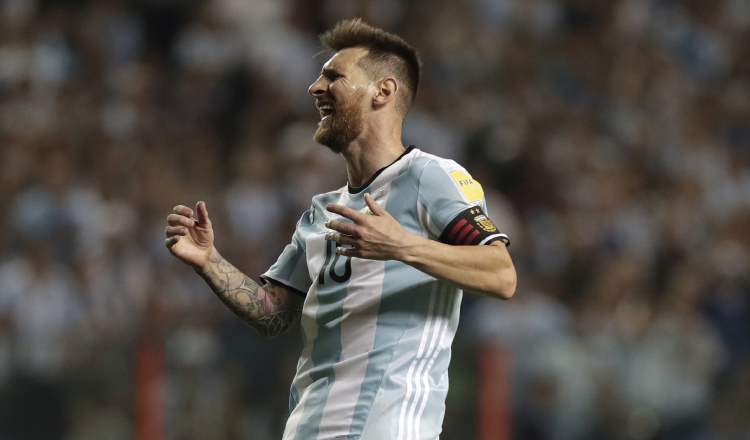 Lionel Messi ha tenido un rendimiento irregular en los últimos partidos con su selección. /Foto AP