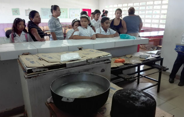 Carecen hasta de estufa para cocinar los alimentos en la escuela de Potrero Grande. Foto: Eric Montenegro