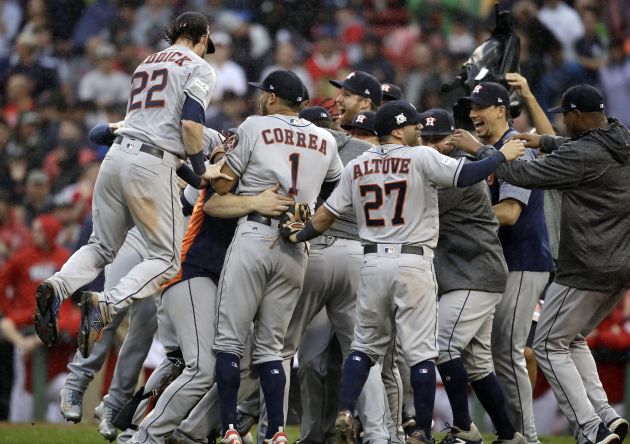 Astros definieron su serie ante Boston.