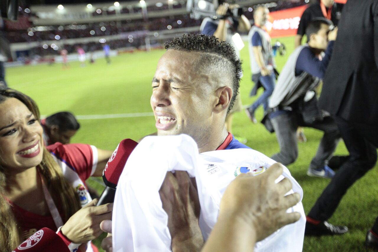 Gaby Torres, jugador de la Sele lloró al igual que sus compañeros ¡su boleto a Rusia!