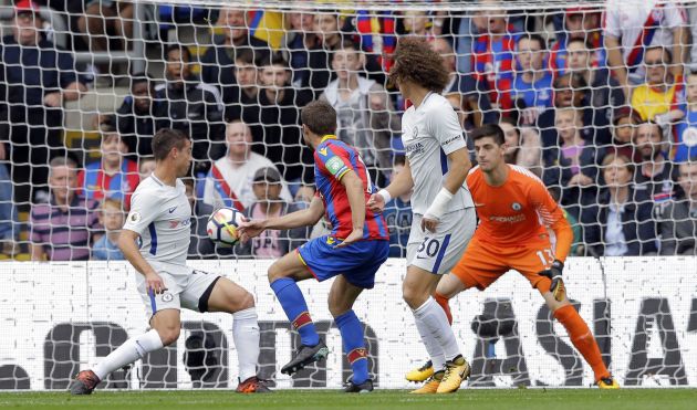 Chelsea fue sorprendido por uno de los coleros. Foto AP