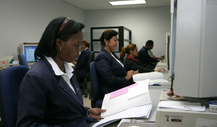 Estudio indica que empleados  no requieren estar frente a su puesto de trabajo por varias horas. /Foto Archivo