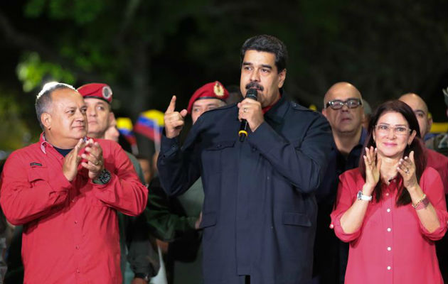 El chavismo se impuso hoy en los comicios regionales de Venezuela, en los que dijo haber arrasado con 17 gobernaciones de las 23 que tiene el país