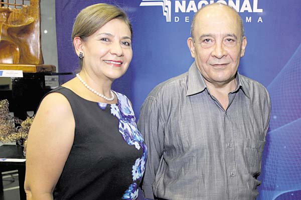 6. Argelis Rivera y Carlos Rivera.