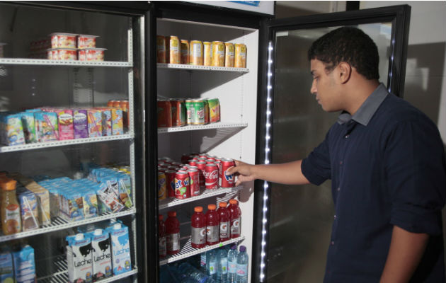 Un litro de soda en el supermercado puede estar costando $3.05. Foto/Víctor Arosemena